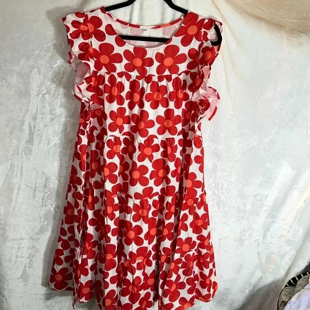 Beautiful Flowered Dress w/ Movement